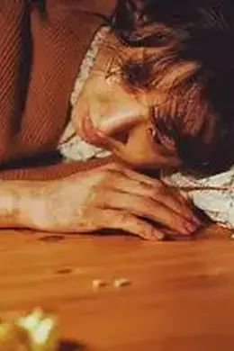 坐白车的女人封面图