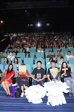 电影《走马观花》北京首映 导演用遗憾解读片名封面图