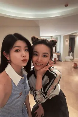 谢楠晒照为陈妍希庆生 透露其开放自己家当练舞室封面图