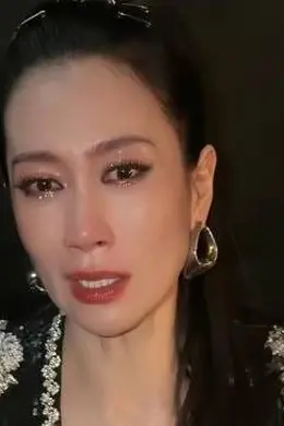 温峥嵘《乘风2026》上台前摔倒了，本人发视频道歉：气自己不争气，又拖大家后腿了，我可能不适合这个节目封面图