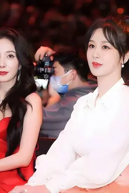白玉兰奖竞争激烈！杨紫提前造势，和杨幂争视后，赵丽颖掉提封面图