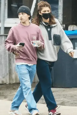 赞达亚透露荷兰弟领养了小狗 直言两人合作电影中没有同框戏份封面图
