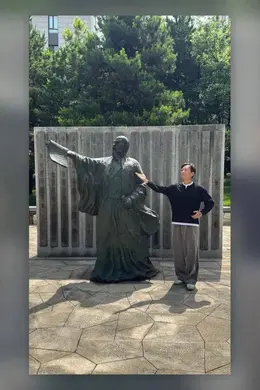 TVB前金牌配角首次游西安，与所演角色偶遇，即将开拍电视剧封面图