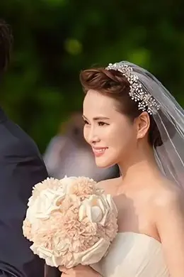 秦昊被伊能静点名总结婚姻真谛：“就过呗，还能离咋地”封面图
