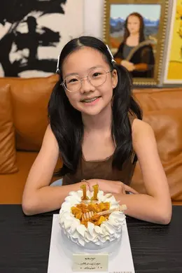 TVB视帝大女儿庆11岁生日！近照曝光少女味十足！与妈妈极为相似！封面图
